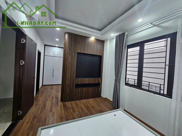 Bán Nhà 42m2 Tại Đàm Quang Trung Long Biên Mặt Tiền Rộng Vị Trí Kim Cương | 7,2 Tỷ - 4
