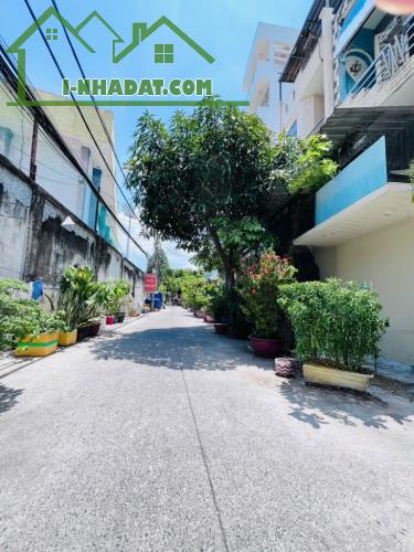 Bán nhà mặt tiền quận 8 đường 8m