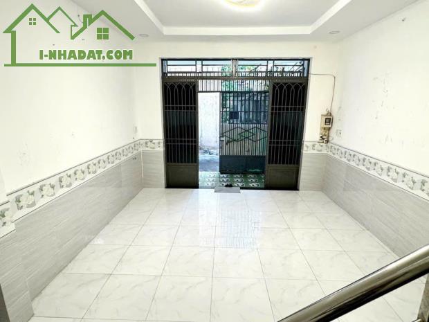 QUÁ THƠM – NHỈNH 4 T Ỷ - 56m2 - (4.4x13m NH 4.8m) - 2 TẦNG - 3 PN - HẺM 3M CÁCH 50M RA MT - 2