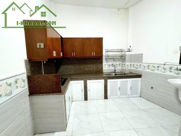 QUÁ THƠM – NHỈNH 4 T Ỷ - 56m2 - (4.4x13m NH 4.8m) - 2 TẦNG - 3 PN - HẺM 3M CÁCH 50M RA MT - 5