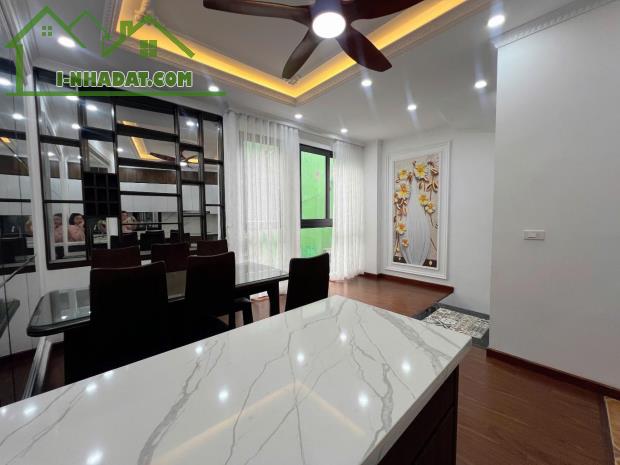 NHÀ TT CẦU GIẤY- NGÕ RỘNG, 5M RA OTO, Ở SƯỚNG - 36M, MT4M - 7,xTỷ - 1