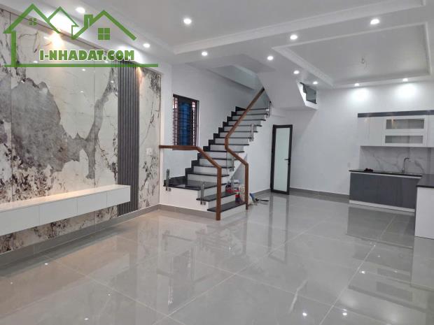 CĂN GÓC - 3 TẦNG - ĐỘC LẬP - Ô TÔ ĐỖ CỬA - TẠI ĐỒNG HOÀ - PHÁP LÝ ĐẦY ĐỦ - 1