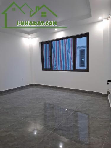 CĂN GÓC - 3 TẦNG - ĐỘC LẬP - Ô TÔ ĐỖ CỬA - TẠI ĐỒNG HOÀ - PHÁP LÝ ĐẦY ĐỦ - 4