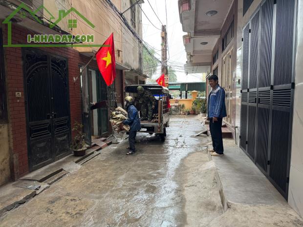 Cần bán gấp, chính chủ giảm giá sâu siêu phẩm nhà mặt đường Hồ Tùng Mậu - 2