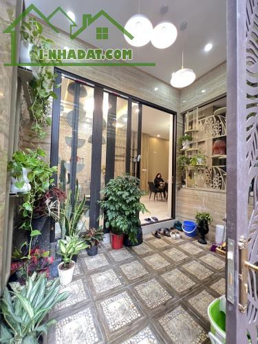 Cần bán gấp nhà Nguyễn văn Cừ , 52m , 5T , MT6m giá 11,8 tỷ có thương lượng - 3