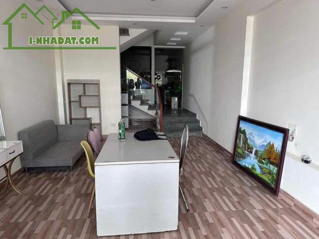 Bán nhà 2 tầng ngõ ô tô tránh nhau đường Dương Đình Nghệ