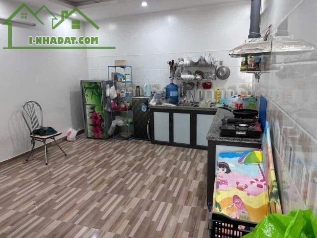 Bán nhà 2 tầng ngõ ô tô tránh nhau đường Dương Đình Nghệ - 1