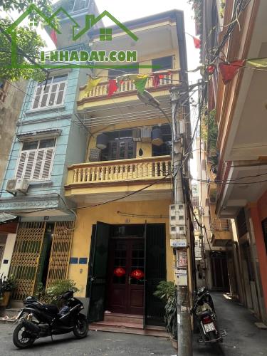 Bán Đất Tặng Nhà 3 Tầng Phố Nguyễn Trãi, Hà Đông, 50m2 3 Tầng MT 4,5M Giá Chỉ Hơn 10 Tỷ