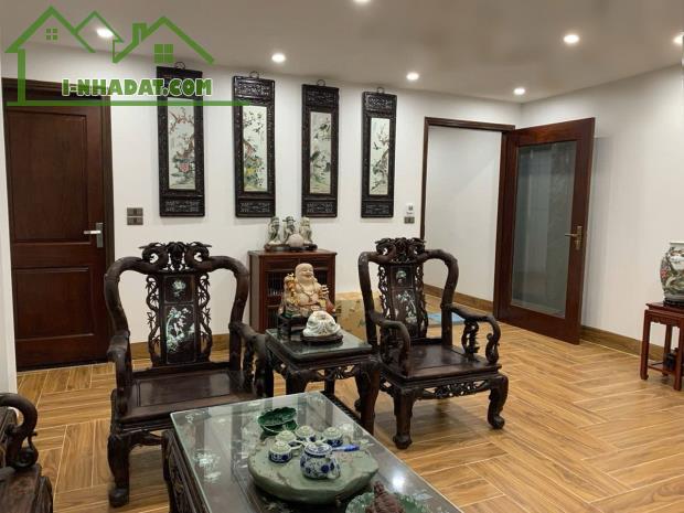 Bán siêu sang Nguyễn Văn Cừ . 118m.6T thang máy 27 tỷ có thương lượng
