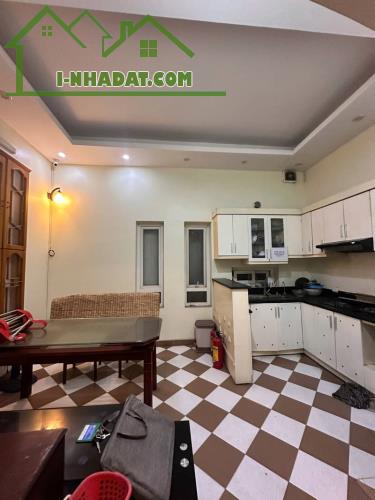 TRUNG TÂM TÂY HỒ  -PHỐ THUỴ KHUÊ GẦN OTO NGÕ THÔNG , Ô CHỜ THANG MÁY,     8 PN KHÉP KÍN .