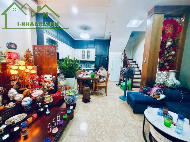 NHÀ ĐẸP HỒ ĐẮC DI - NGÕ ĐẸP - GẦN Ô TÔ DT 39m3 6 tầng MT 5.3m Giá 9.7 tỷ - 4