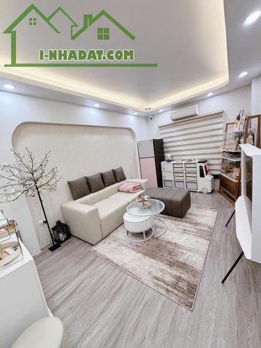 NHÀ ĐẸP GỐC ĐỀ FULL ĐỒ - NGÕ RỘNG DT 30m2 5 tầng MT 3.5m Giá 8.6 tỷ