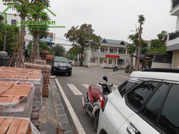 Bán đất phân lô ở Bát Khối Long Biên vỉa hè oto tránh nhau rộng 70m mặt tiền: 4.7m, 11 tỷ - 2