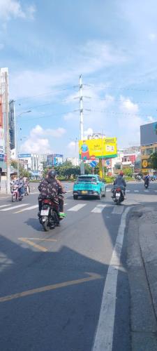 NGộp Âu Cơ - Lê Đại Hành - Quận 11 - 105m  - HXH vô nhà - 2 tầng