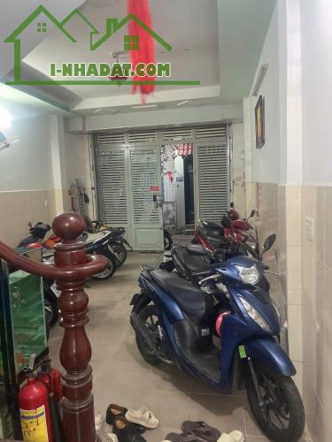 NGộp Âu Cơ - Lê Đại Hành - Quận 11 - 105m  - HXH vô nhà - 2 tầng - 3