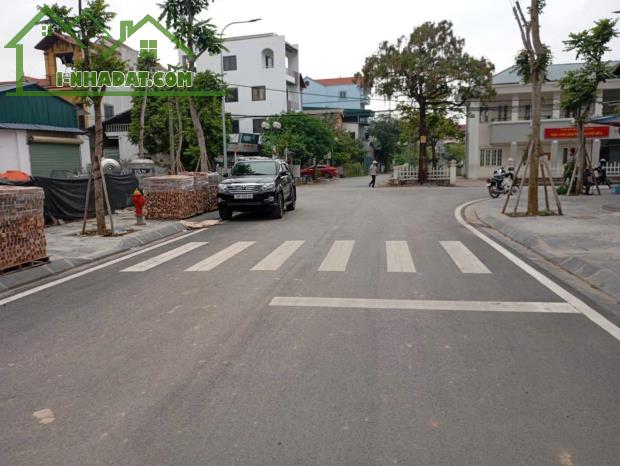 Bán đất phân lô ở Bát Khối Long Biên vỉa hè oto tránh nhau rộng 70m mặt tiền: 4.7m, 11 tỷ