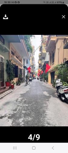 Bán đất tặng nhà, đường ô tô ngủ trong nhà ở ngay Nguyễn Văn Cừ Long Biên 39m2, giá 11,65,