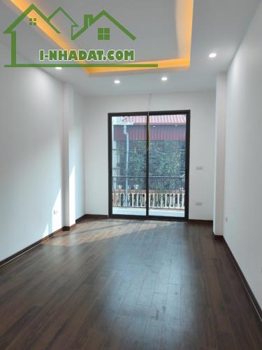 NHÀ ĐẸP XÂY MỚI - THANG MÁY - OTO 7 CHỖ VÀO NHÀ- CÁCH MẶT NGÕ 10M. - KINH DOANH SẦM UẤT - - 2