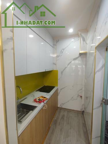 Cho thuê căn hộ Tập thể tầng 1 Thái Thịnh KD Spa, nail, ở hộ gia đình, 9 Triệu - 4