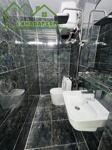 🔥 TRUNG TÂM ĐỐNG ĐA – MẶT NGÕ THÔNG – Ô TÔ GẦN – SỔ VUÔNG ĐẸP 🔥 Giá chào: 6.98 tỷ – LH: - 4