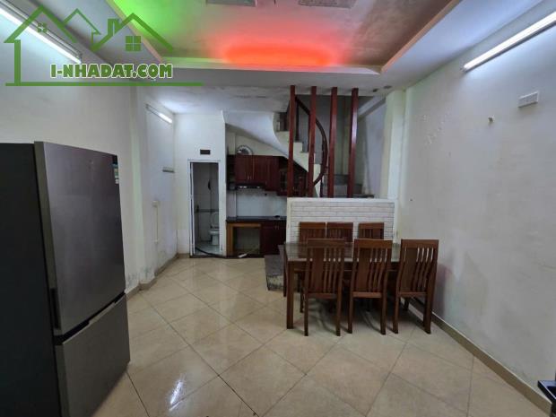 NHÀ PHỐ HOA BẰNG- NGÕ THÔNG,OTO, KINH DOANH- 64M, MT 5M- 8,x Tỷ
