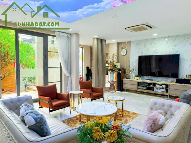TÒA NHÀ 8 TẦNG THANG MÁY-12.5Mx16M-ĐA CÔNG NĂNG - NGAY ETOWN CỘNG HÒA P.13 TÂN BÌNH