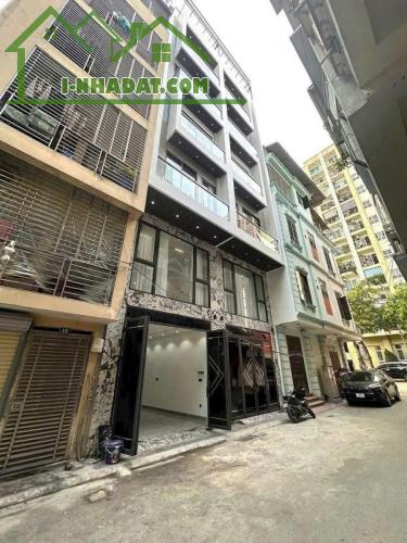 Cực hiếm nhà Cầu Giấy Lô góc 3 thoáng DT 45m giá 9 tỷ