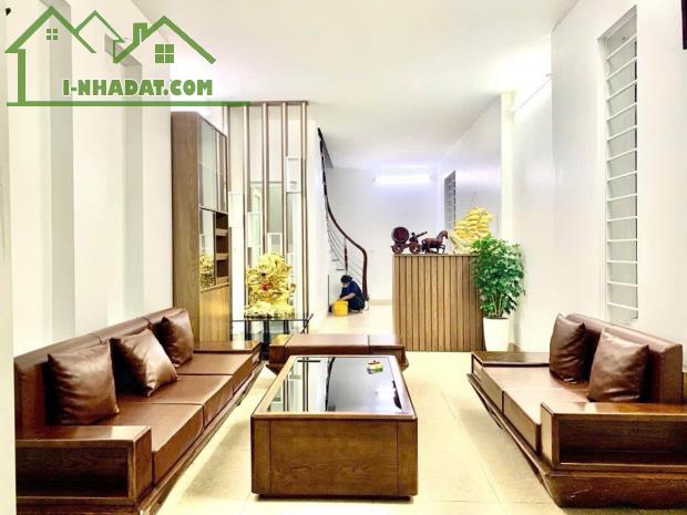 Cực hiếm nhà Cầu Giấy Lô góc 3 thoáng DT 45m giá 9 tỷ - 1