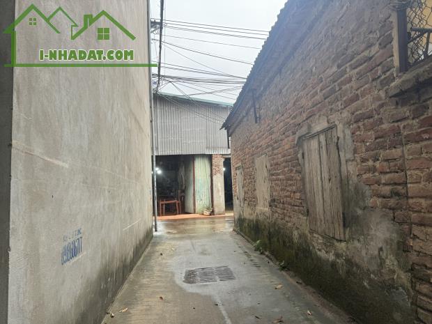 Diện tích: 60 m2. mặt tiền 5 m đường trước đất 3 m ngõ thông các ngả 
- Giá: 1,45 tỷ - 2