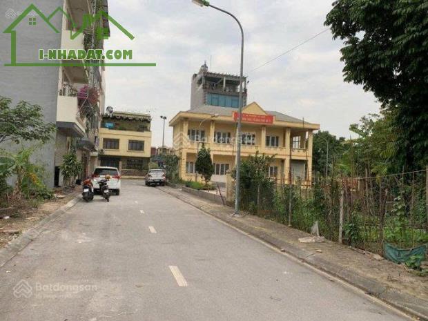Chính chủ bán đất đấu giá A1 tổ 7 Cự Khối, 65.2m2 mặt tiền 5,5m đường 13m, vỉa hè