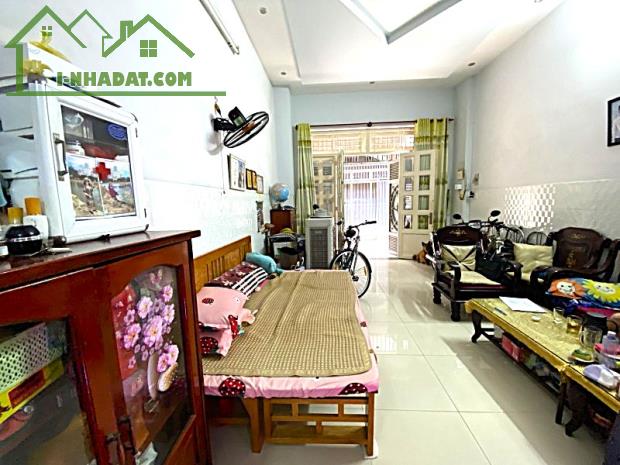 5 TỶ HƠN - NHÀ TÂN PHÚ GIÁP TÂN BÌNH - 2 CĂN RA MẶT TIỀN - DT 4*12M - ĐÚC 2 TẤM 3PN ĐẸP