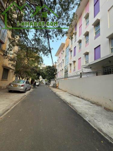 Bán Đất Hiếm 28 Xuân La - 353m2 x MT 25m - Lô góc - Ngõ thông oto tránh - 5 bước ra Phố - 2