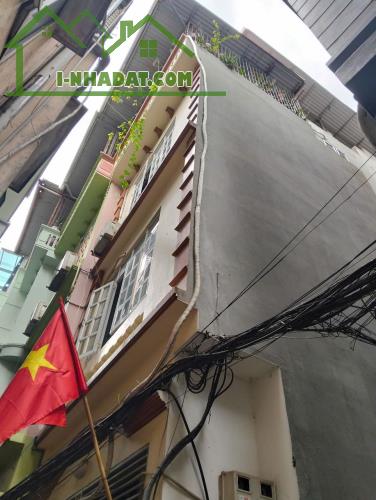 Hoàng ngân 31 m2 x 4 tầng mt 3.9 lô góc 7.5 tỷ ô tô cách cửa 7 m q.thanh xuân