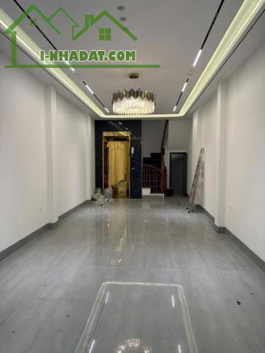 Cần bán nhà Ngọc Trì , 47 m2 , 6 tầng thang máy . Rso