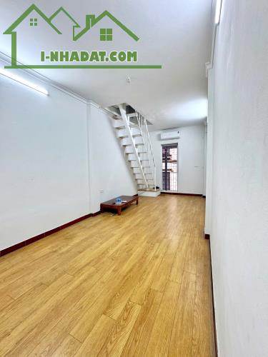 Bán nhà tập thể phố Hồng Mai, Hai Bà Trưng DTSD 70M, 3 ngủ, 2vs giá 2.75 tỷ, 25m ra ô tô