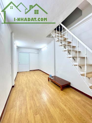 Bán nhà tập thể phố Hồng Mai, Hai Bà Trưng DTSD 70M, 3 ngủ, 2vs giá 2.75 tỷ, 25m ra ô tô - 3