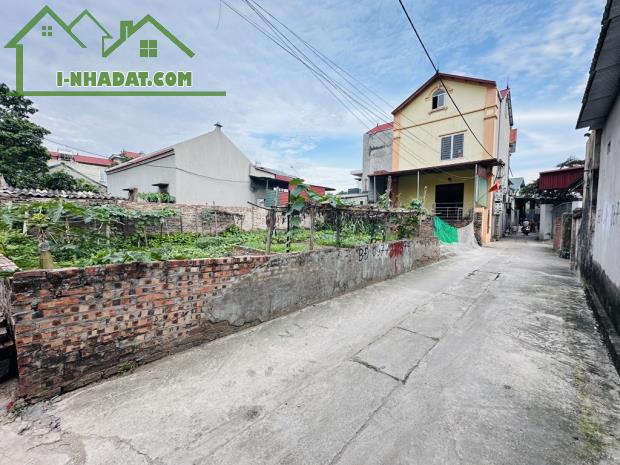 Ô TÔ 7 CHỖ - LÔ GÓC  - MẶT TIỀN RỘNG - HÌNH THỬA A4