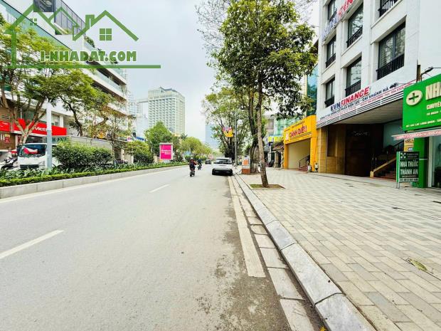 BÁN NHÀ MẶT PHỐ LẠC LONG QUÂN.TÂY HỒ. 35M2 5T MT 3.5M GIÁ 16,8TỶSIÊU PHẨM KINH DOANH –