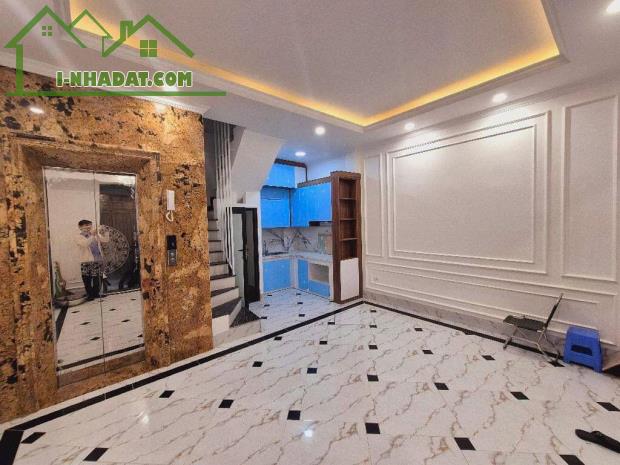 Cho thuê nhà Kim Giang, Thanh Xuân có THANG MÁY 45m x 6T, MT 5M giá 18.5 triệu