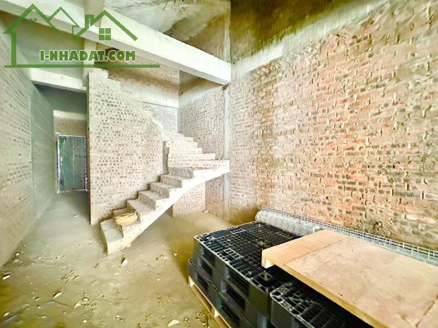 THỊNH LIỆT NHÀ PHÂN LÔ - OTO TRÁNH - KINH DOANH VP - CTY THI ĐỈNH. - 2