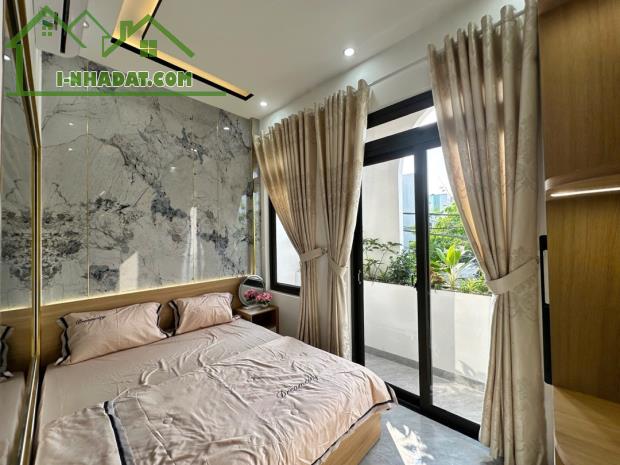 Cần bán nhà 3 tầng kiệt oto đường Lê Độ , giá sập hầm chỉ hơn 4 tỷ.