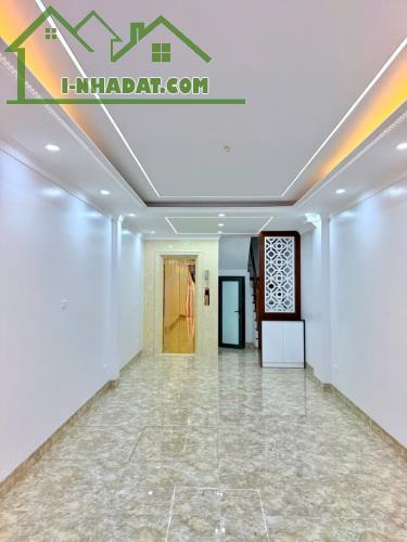 BÁN NHÀ NGÕ 68 CẦU GIẤY, LÔ GÓC THOÁNG VĨNH VIỄN, Ô TÔ ĐỖ CỬA, THANG MÁY NHẬP KHẨU CHÂU ÂU