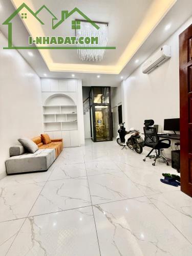 CHÍNH CHỦ NHỜ BÁN CĂN NHÀ TẠI PHỐ NGUYỄN CAO 50M 12 TỶ