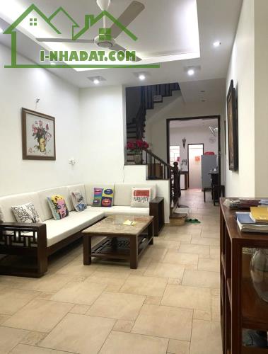 BÁN NHÀ NGÕ TO NHƯ PHỐ - 463 ĐỘI CẤN - 64M2 - 5 TẦNG - GẦN PHỐ - GẦN Ô TÔ - 17 TỶ