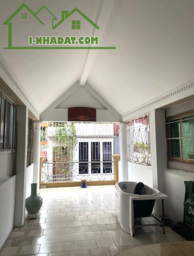 BÁN NHÀ NGÕ TO NHƯ PHỐ - 463 ĐỘI CẤN - 64M2 - 5 TẦNG - GẦN PHỐ - GẦN Ô TÔ - 17 TỶ - 2