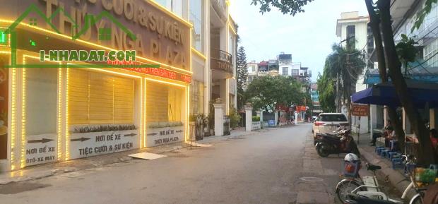 BÁN NHÀ NGÕ TO NHƯ PHỐ - 463 ĐỘI CẤN - 64M2 - 5 TẦNG - GẦN PHỐ - GẦN Ô TÔ - 17 TỶ - 4