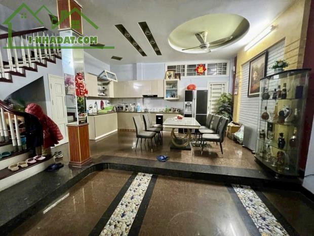 Siêu Phẩm Phân Lô Nguyễn Khang, Hạ Yên Quyết DT 60M 5T MT 6.9M Giá 23.9Tỷ.