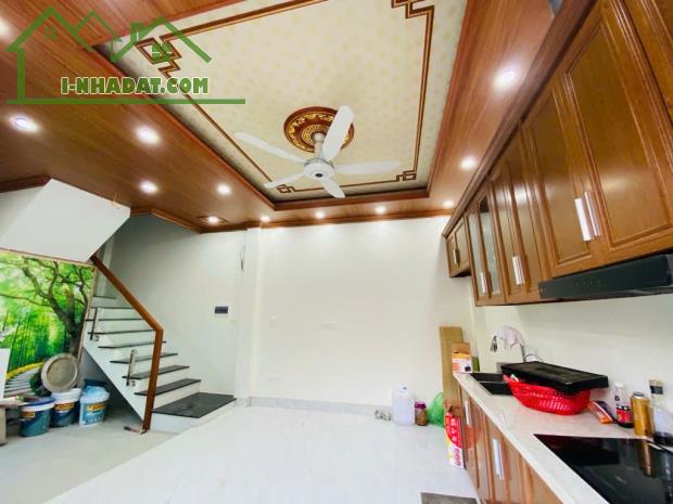 TRUNG TÂM VIỆT HƯNG - NHÀ DÂN XÂY - THOÁNG SÁNG - ĐI BỘ RA BIG C