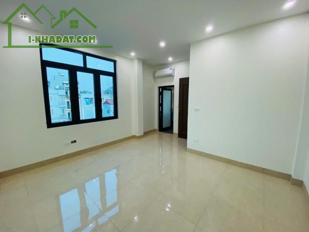 TRUNG TÂM VIỆT HƯNG - NHÀ DÂN XÂY - THOÁNG SÁNG - ĐI BỘ RA BIG C - 3