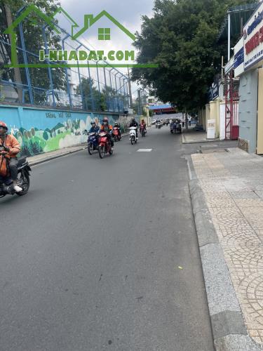 HƠN 8 TỶ NHÀ QUẬN NHẤT -  SAU CĂN MẶT TIỀN - 3 LẦU SÂN THƯỢNG 3PN LỚN - THU NHẬP 35TR/TH - 3